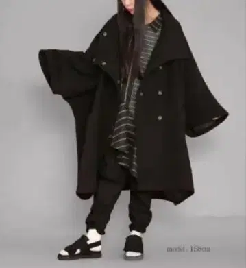 kOhaku 스탠드 칼라 판초 디자인 코트