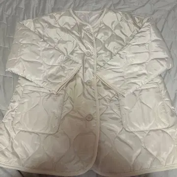 화이트 퀼팅 자켓