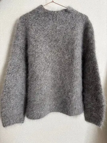 투모로우랜드 그레이 하이넥 모헤어 스웨터