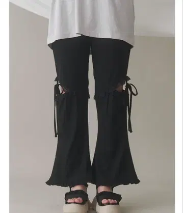 merryJennii 레이스 컷 프릴 리브 팬츠