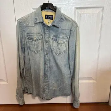 새상품급 ARMANI JEANS 아르마니 청바지 데미지 가공 데님 셔츠
