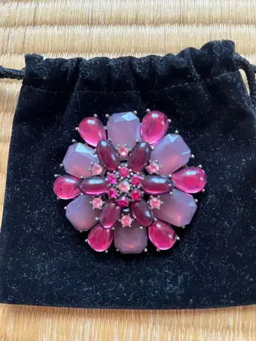 빈티지풍 핑크 브로치