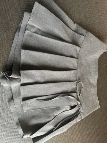 NICE CLAUP 그레이 플리츠 스커트