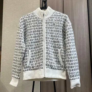 모노그램 패턴 안쪽 방풍 원단 부착 니트 블루종