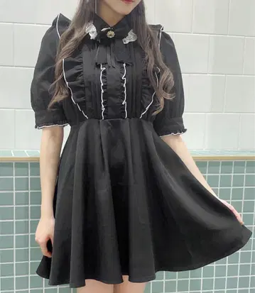 ROJITA 브로치 포함 프릴 원피스