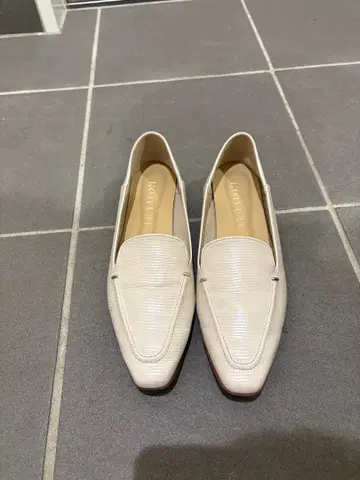 Le Talon 아이보리 로퍼 24.5cm