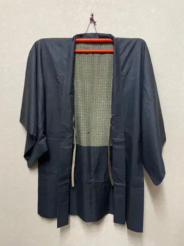 남성용 오시마 명주 겉옷 다크 네이비 한자 무늬 안감 부착