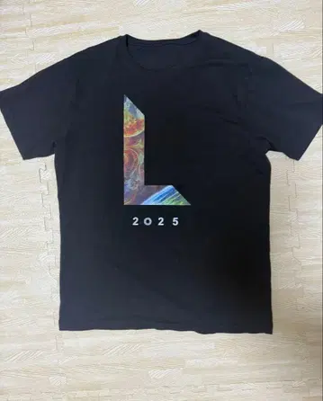 필사이클 러스터 T셔츠 M 사이즈