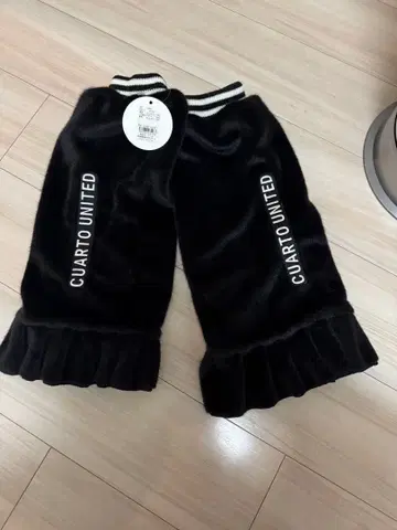 CUARTO UNITED 프릴 밑단 블랙 삭스 F 사이즈