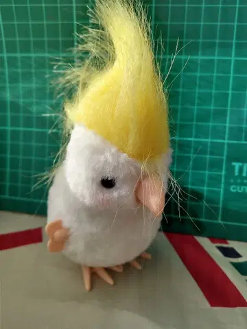 새 봉제 인형 화이트와 옐로우 컬러