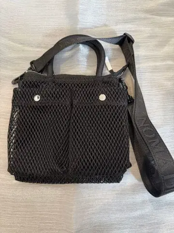 NOMADIS 메쉬 숄더백 블랙