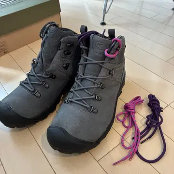 미사용 새상품 KEEN PYRENEES 등산화 US 9