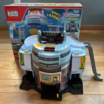 토미카 빙글빙글 변형! DX 폴리스 스테이션