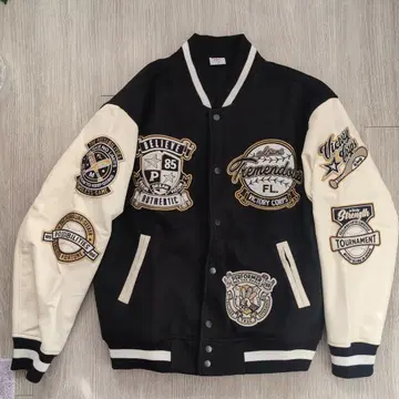 자수 들어간 바시티 자켓 M 사이즈 블랙/화이트