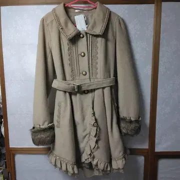 axes femme 베이지 프릴 퍼 부착 롱 코트 택 포함