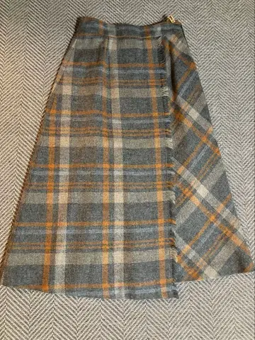 O'NEIL 체크 무늬 타이트 스커트