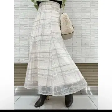 체크 자수 플레어 스커트