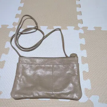 베이지 가죽 숄더백