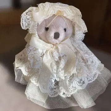 Ville Franche 웨딩 드레스의 테디 베어
