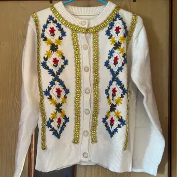 자수 장식 화이트 니트 가디건