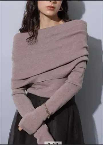 아르페쥬 스토리 오프숄더 니트