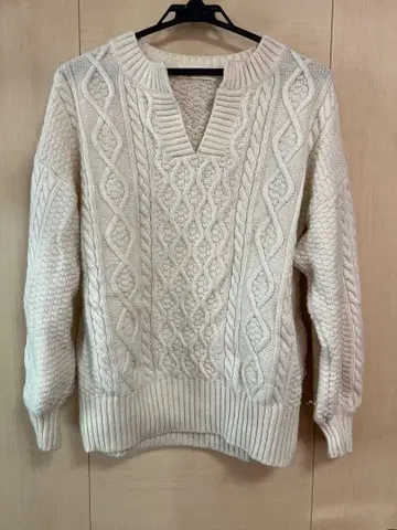 Ray BEAMS 케이블 니트 V넥 스웨터