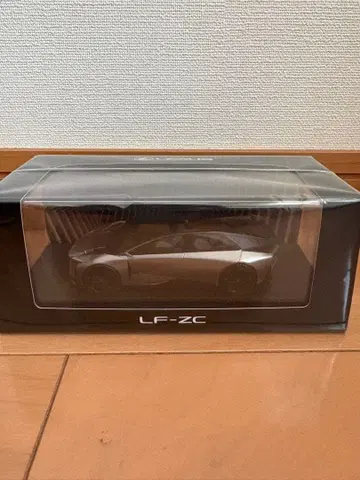 도요타 주주 우대 LF-ZC 1/43 스케일 미니카 실버