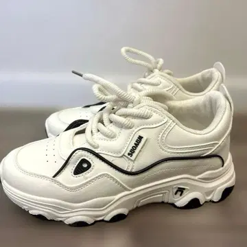 화이트 스포티 여성용 스니커즈