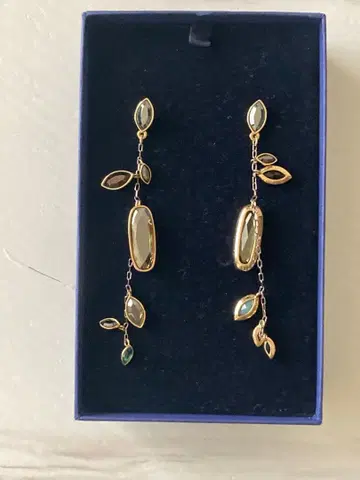 주말 가격: 스와로브스키 귀걸이