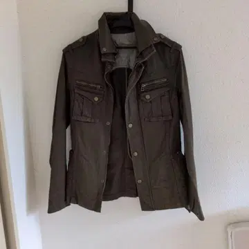 밀리터리 스타일 올리브 그린 자켓