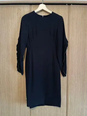 COS 블랙 드레스