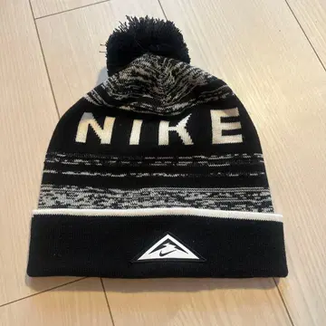 Nike 니트 모자 폼폼 포함 블랙