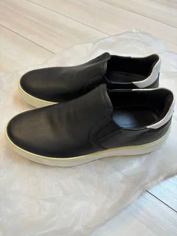 새상품급 ecco 블랙 가죽 슬립온 스니커즈 37(23.5~24)