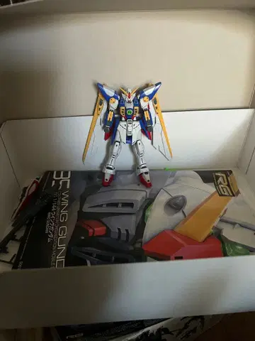 RG 윙 건담 기본 조립 완성품