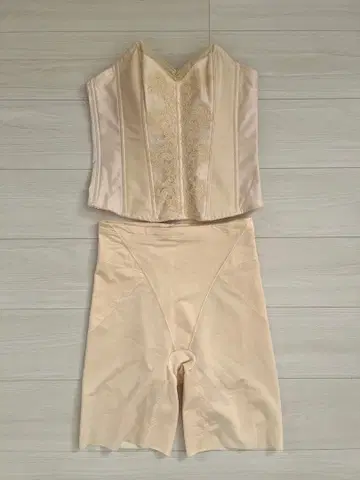 FOUR SIS & CO. 브라이덜 이너 베이지