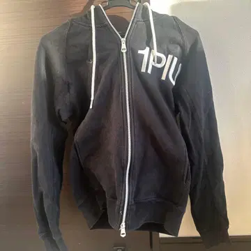 1PIU1UGUALES 블랙 풀 집업 후드티