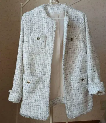화이트 트위드 노카라 자켓