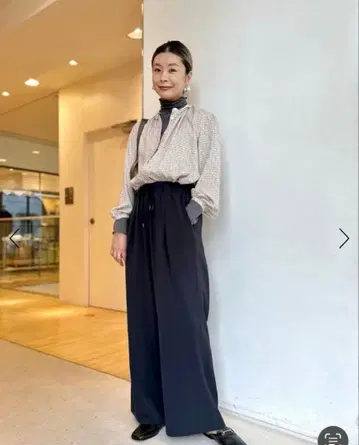 투모로우랜드 보르지 모노그램 프린트 프릴 블라우스