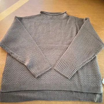 브라운 하이넥 니트 스웨터