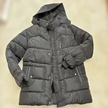 블랙 후드 부착 다운 자켓