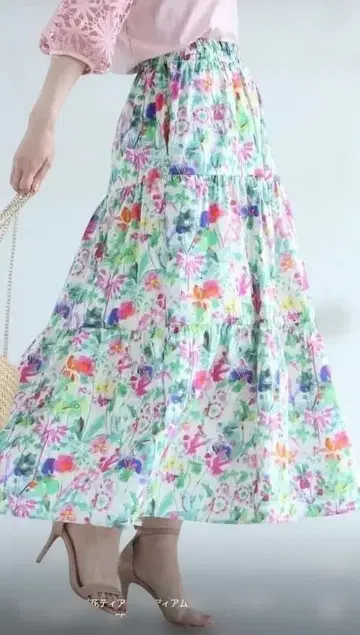 CAWAII 다채로운 수채화 꽃 티어드 미디엄 스커트