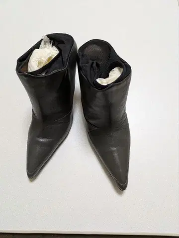 지방시 블랙 스틸레토 부티