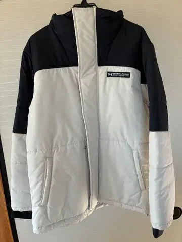 언더아머 충전솜 화이트 블랙