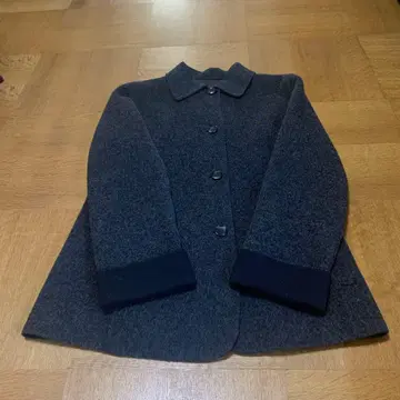 리플렉트 차콜 그레이 한 장으로 지은 숏코트