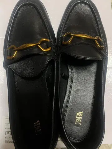 ZARA 블랙 로퍼 골드 장식