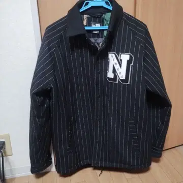 NEW ERA 스트라이프 자켓 블랙