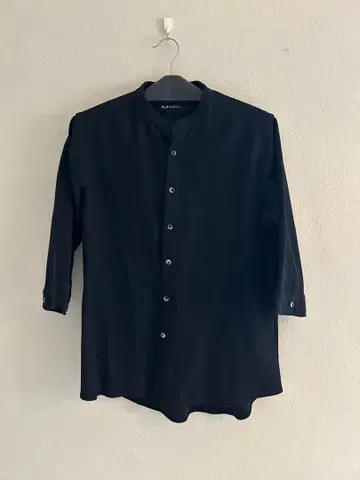 유나이티드 애로우즈 블랙 칠부 소매 노카라 드레스 셔츠