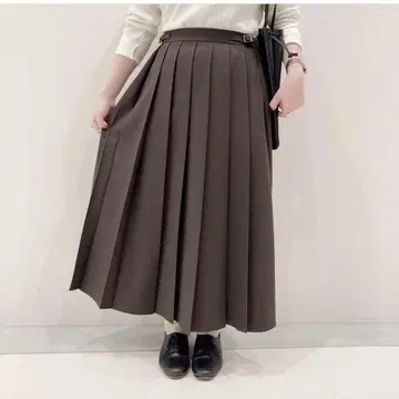 휴일과 시 플리츠 스커트