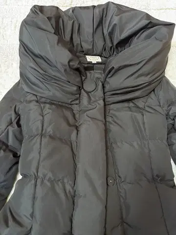 추울 때 딱 좋은 아가씨 코디 다운 코트 옷깃이 정말 귀여운 스톨이