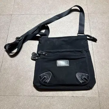 캐슬바작 숄더백 블랙